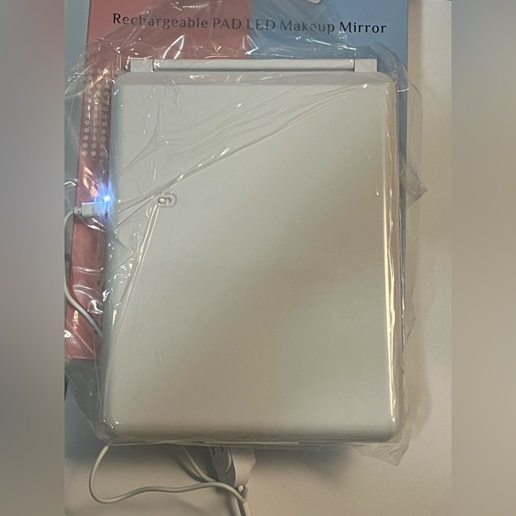 Folding Lighted Makeup Mirror White 72 LEDs 3 Colors Light Modes USB - Picture 10 of 16